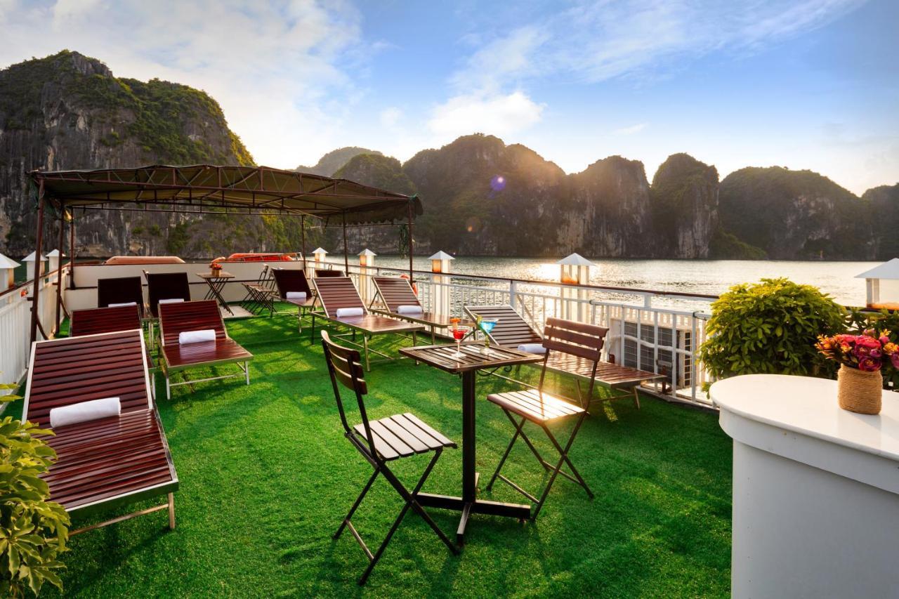 Charm Boutique Cruise Hotel Ha Long Exterior photo
