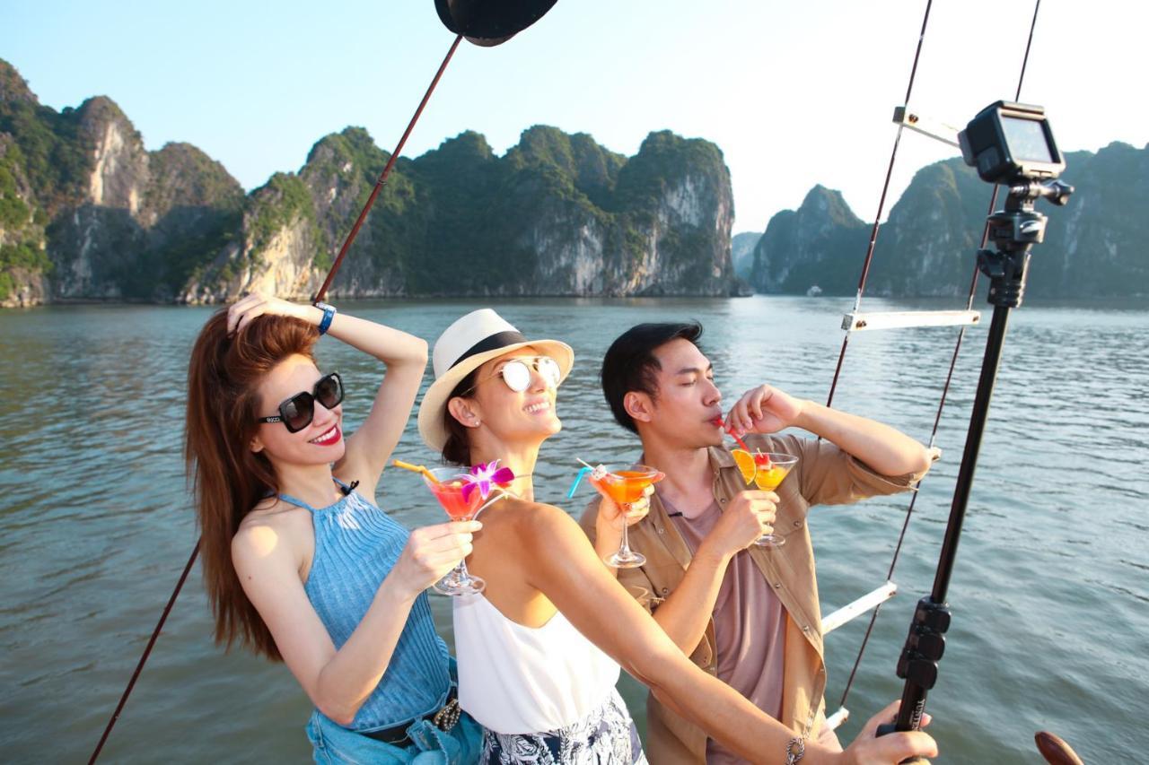Charm Boutique Cruise Hotel Ha Long Exterior photo